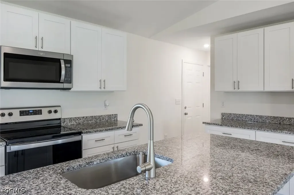 1317 NE 9th Avenue Cape Coral FL 33909