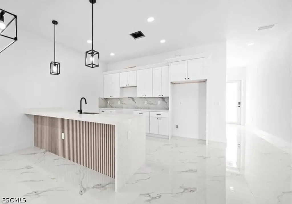 913 NE 15th Lane Cape Coral FL 33909