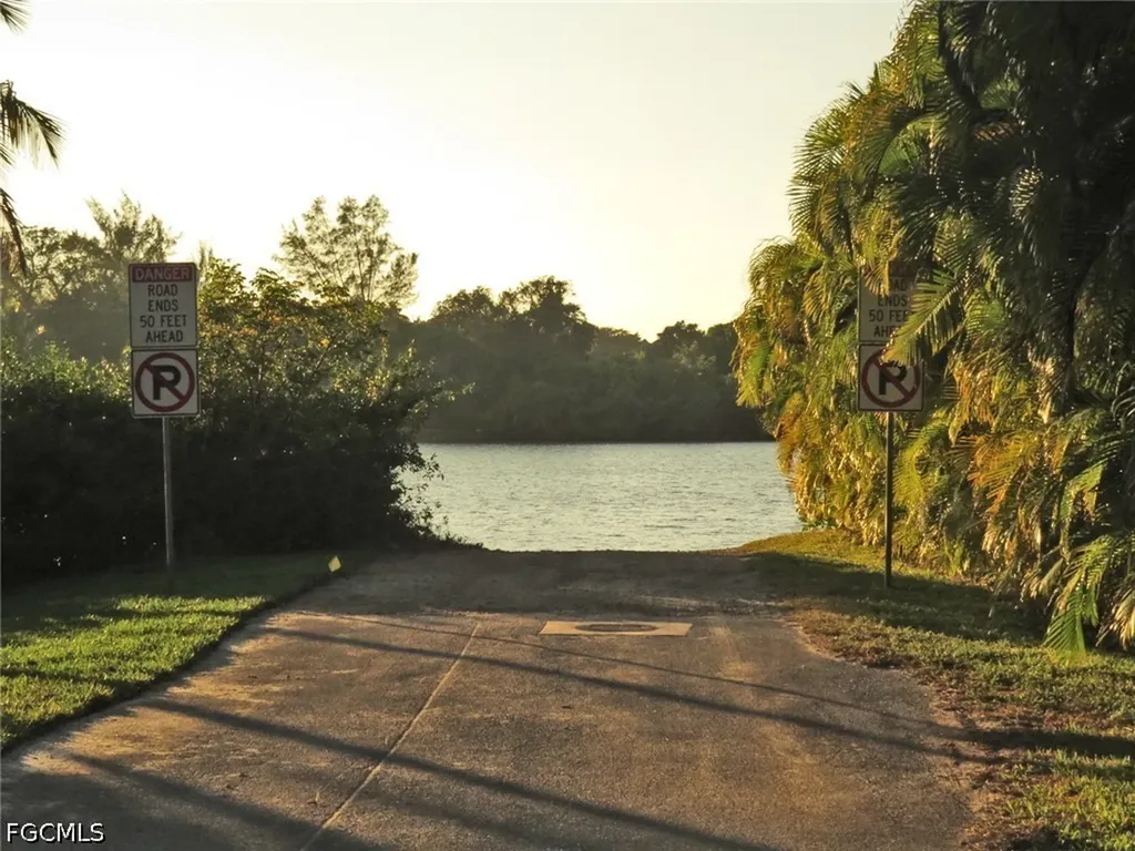 6095 Dinkins Lake Road Sanibel FL 33957