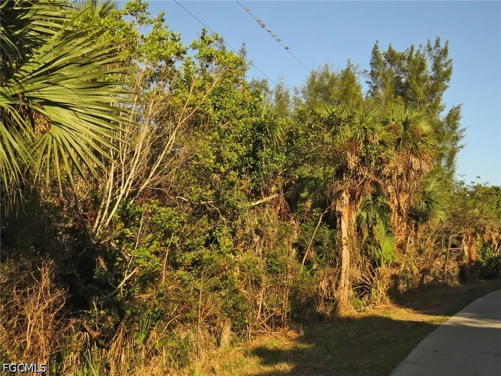 6095 Dinkins Lake Road Sanibel FL 33957