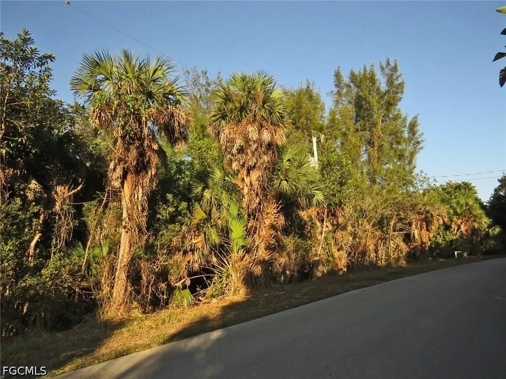 6095 Dinkins Lake Road Sanibel FL 33957