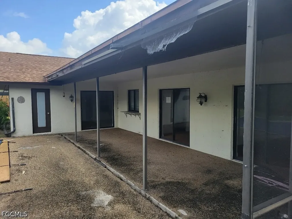 1030 SE 17th Place Cape Coral FL 33990