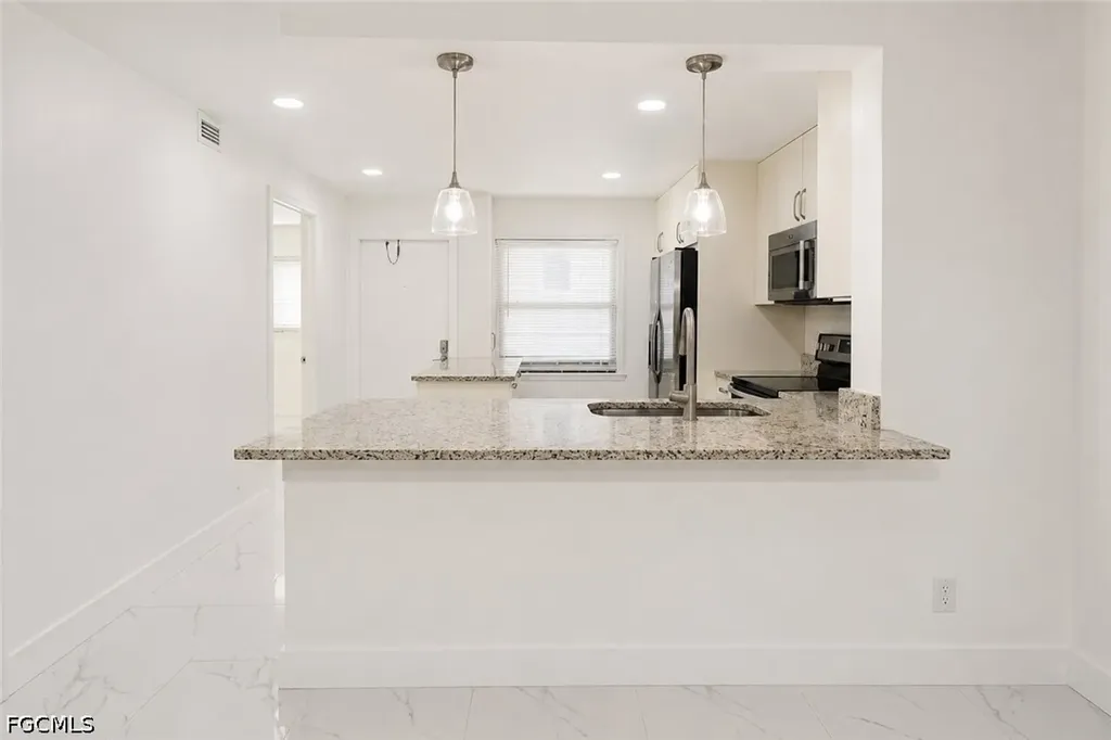 2504 SE 16th Place Cape Coral FL 33904