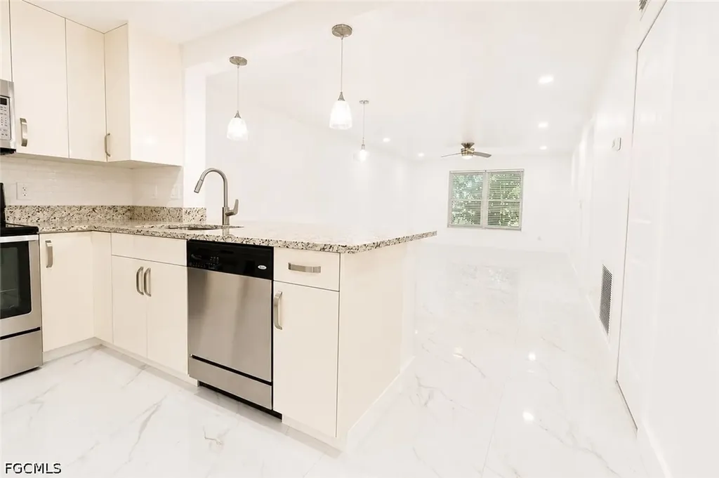 2504 SE 16th Place Cape Coral FL 33904