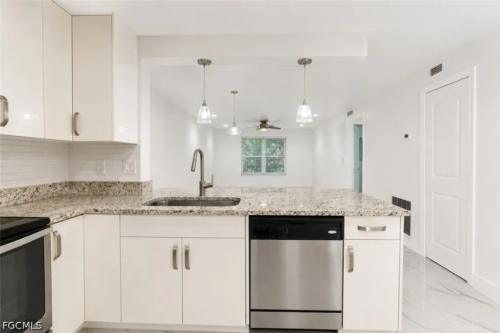 2504 SE 16th Place Cape Coral FL 33904