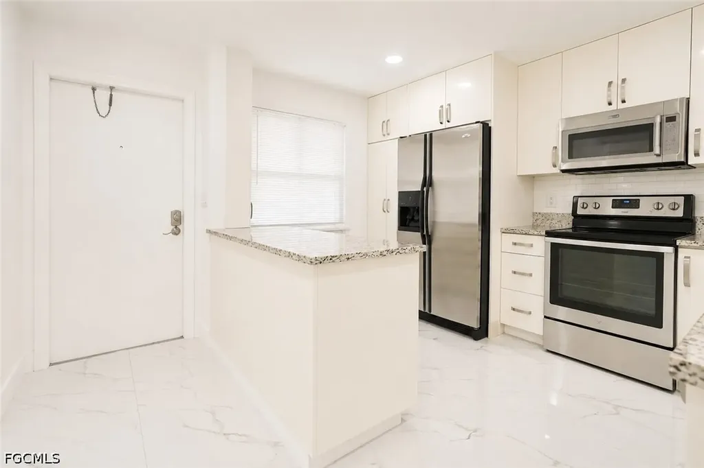 2504 SE 16th Place Cape Coral FL 33904