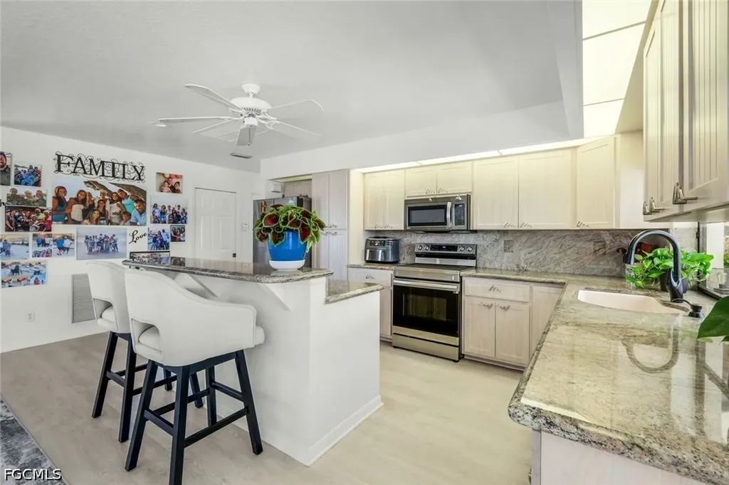 2556 SW 28th Place Cape Coral FL 33914