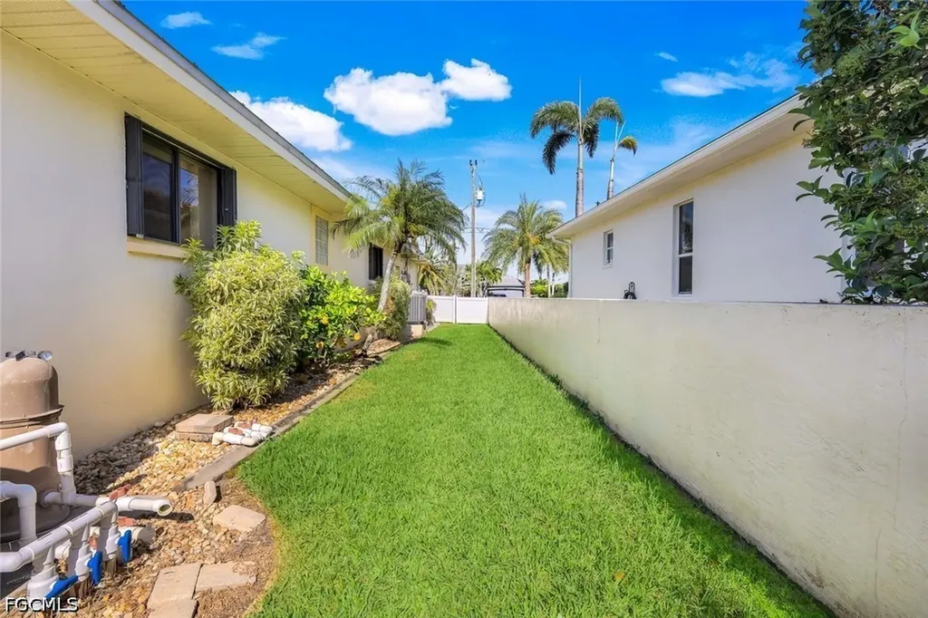 2556 SW 28th Place Cape Coral FL 33914