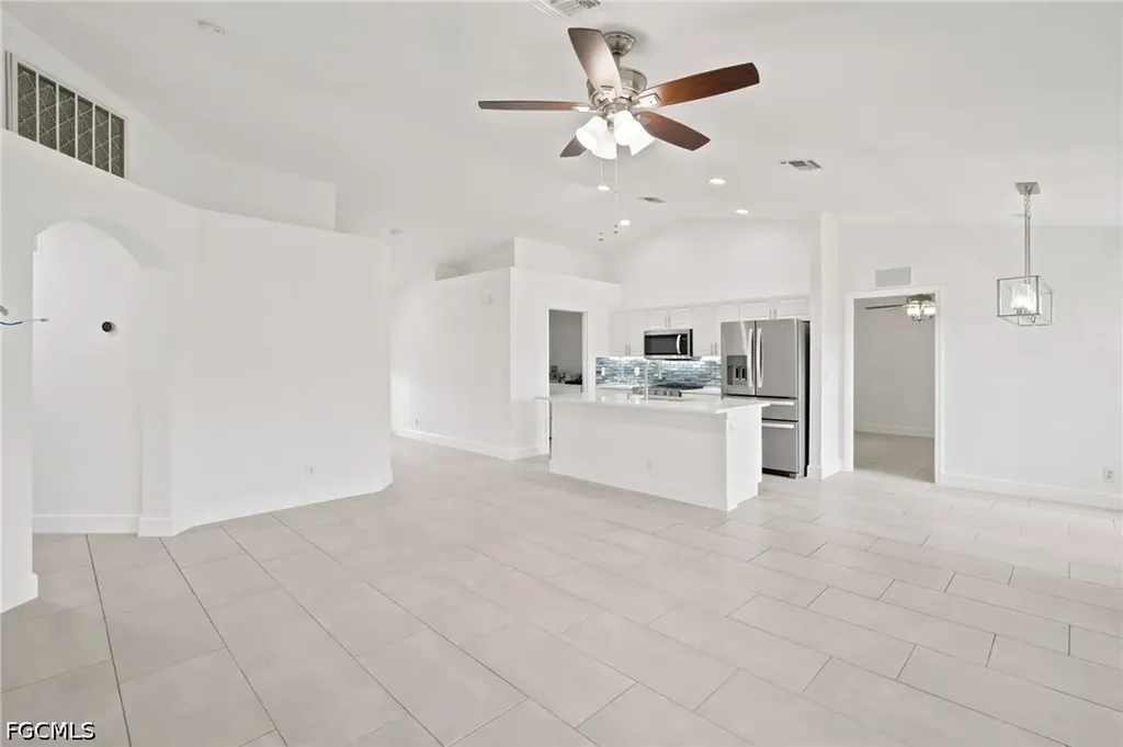 841 NE 6th Avenue Cape Coral FL 33909