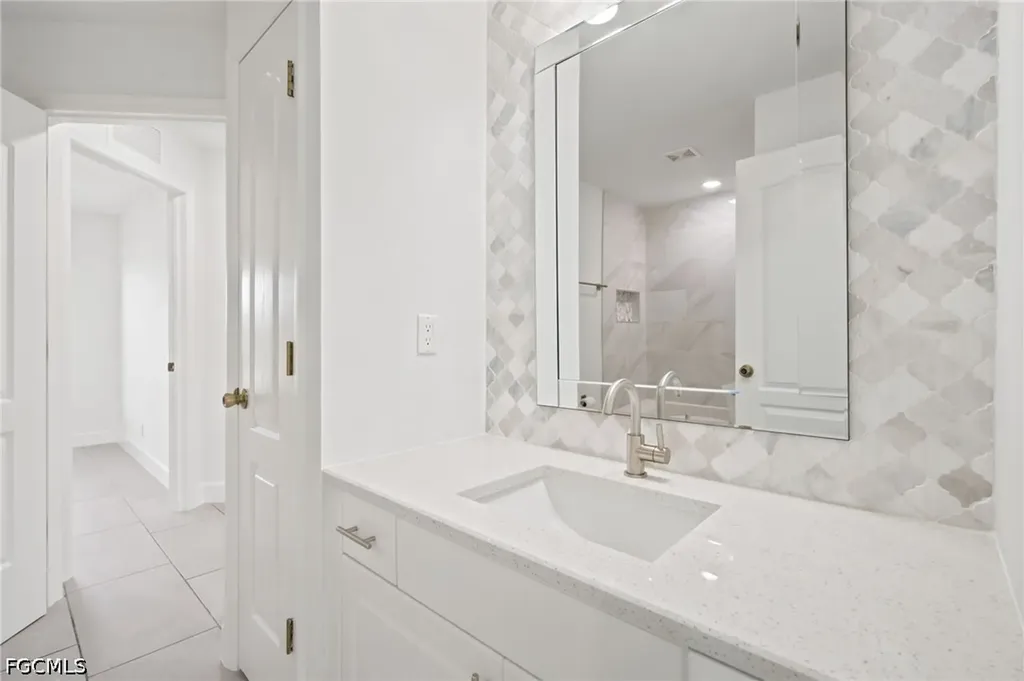841 NE 6th Avenue Cape Coral FL 33909