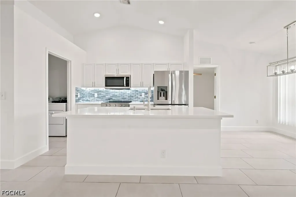 841 NE 6th Avenue Cape Coral FL 33909