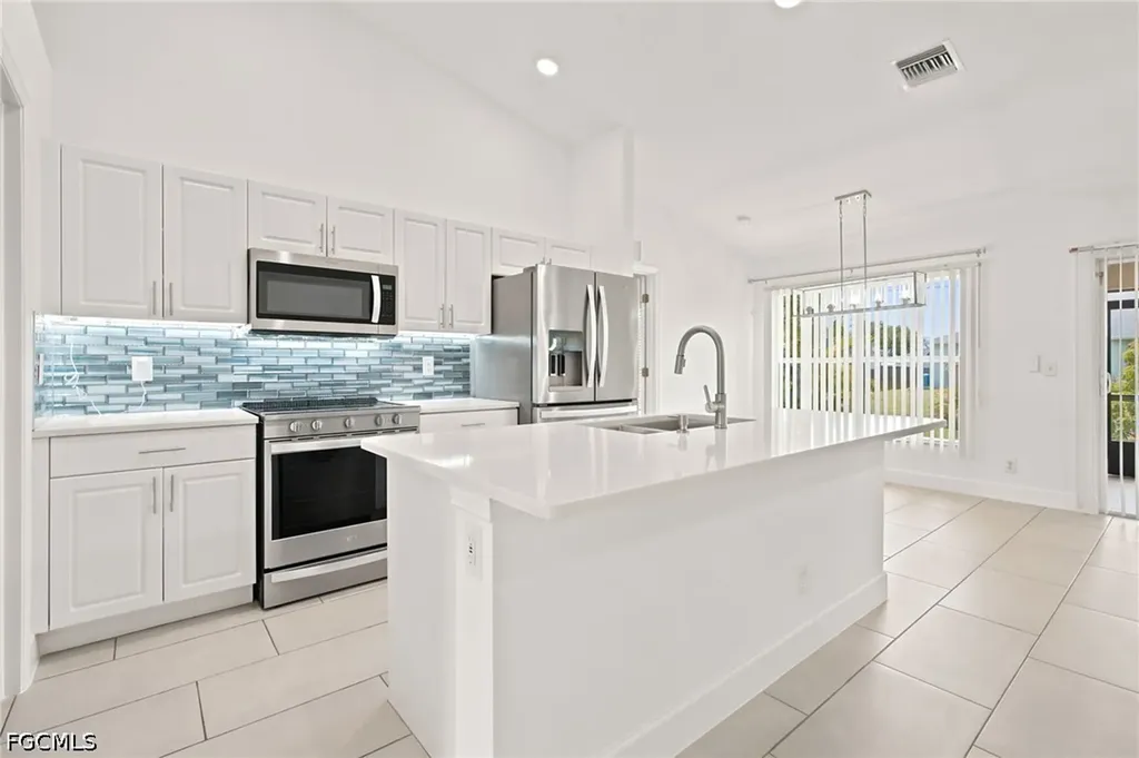 841 NE 6th Avenue Cape Coral FL 33909