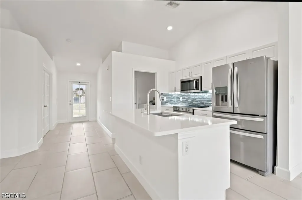 841 NE 6th Avenue Cape Coral FL 33909