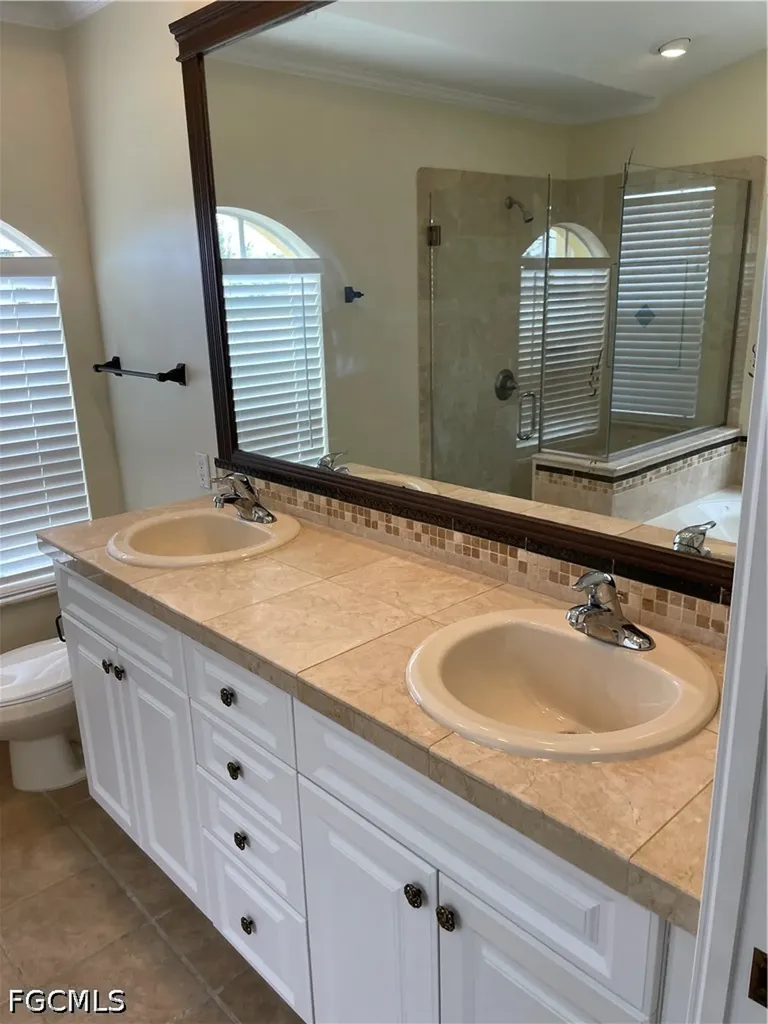 1512 SE 2nd Avenue Cape Coral FL 33990