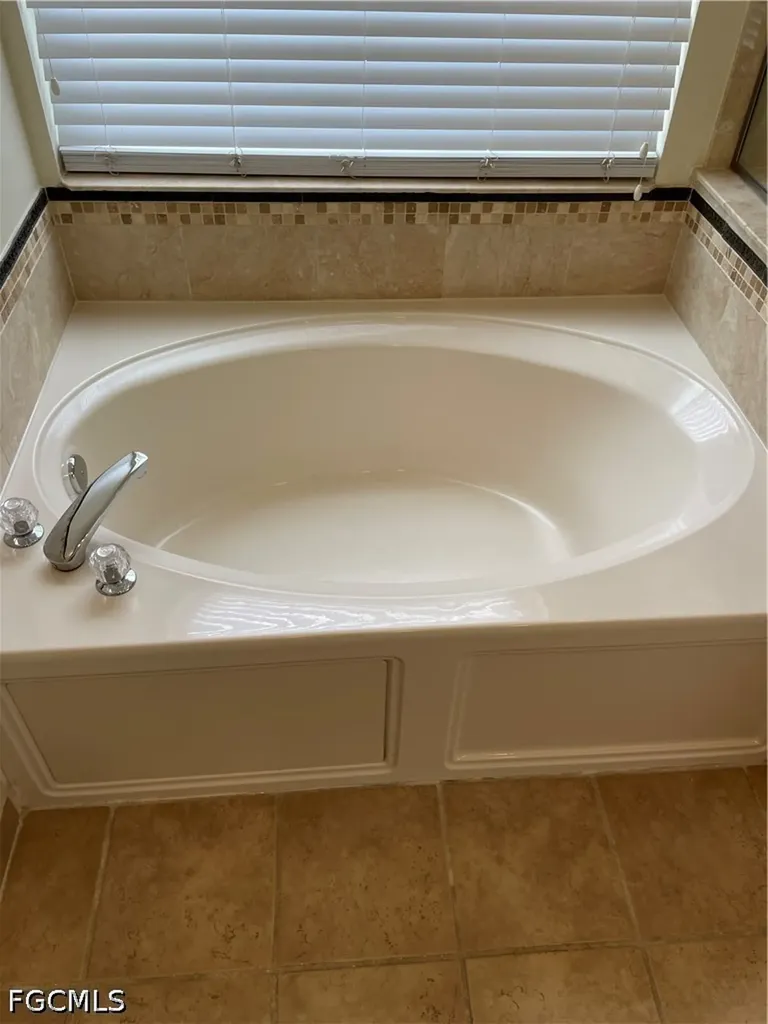 1512 SE 2nd Avenue Cape Coral FL 33990