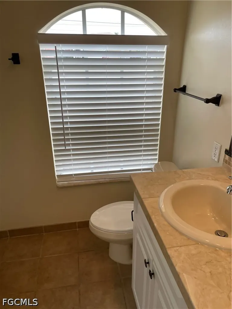1512 SE 2nd Avenue Cape Coral FL 33990