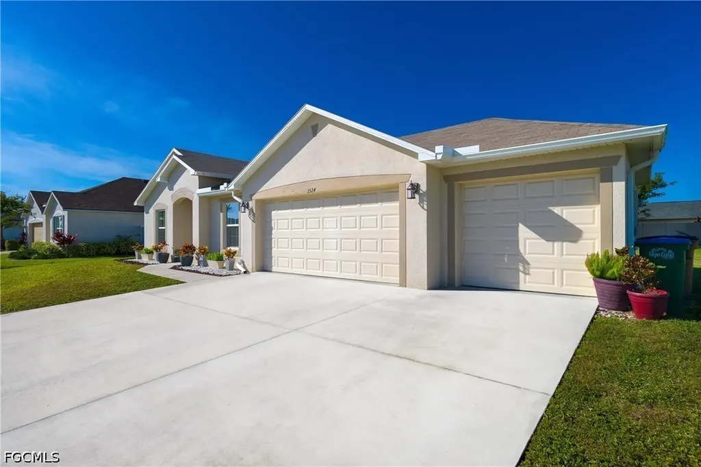 3524 SW 11th Avenue Cape Coral FL 33914