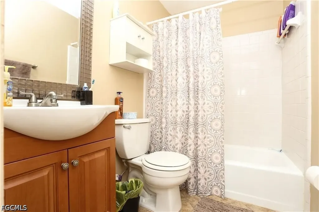 4901 Victoria Drive Cape Coral FL 33904