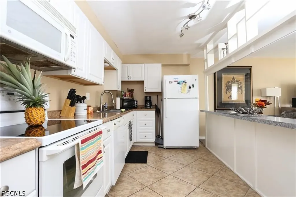 4901 Victoria Drive Cape Coral FL 33904