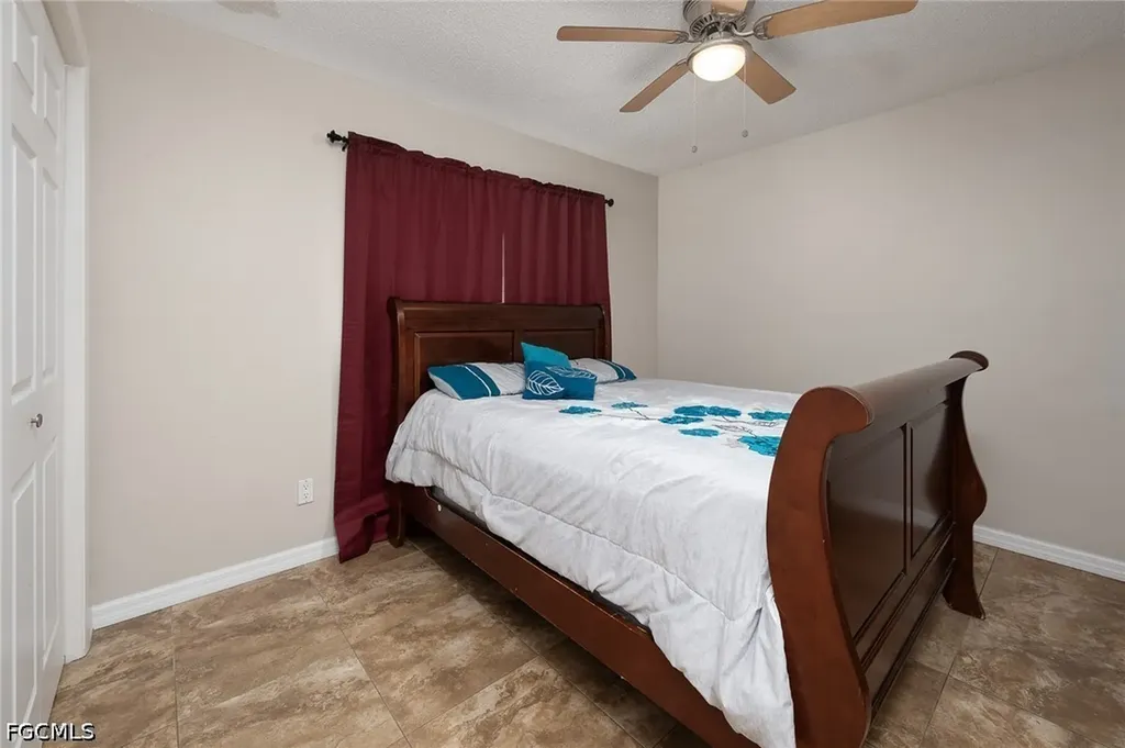 4212 SE 19th Place Cape Coral FL 33904