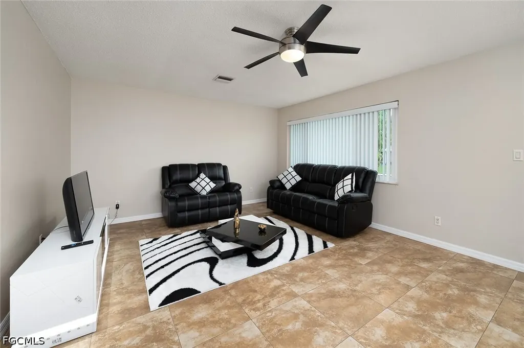 4212 SE 19th Place Cape Coral FL 33904