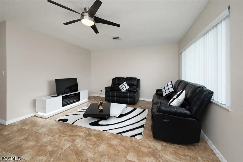 4212 SE 19th Place Cape Coral FL 33904