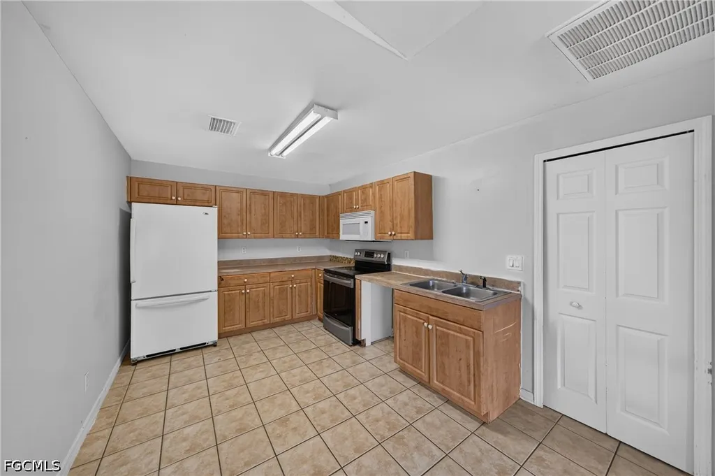 1133/1135 Gordon Avenue S Lehigh Acres FL 33973