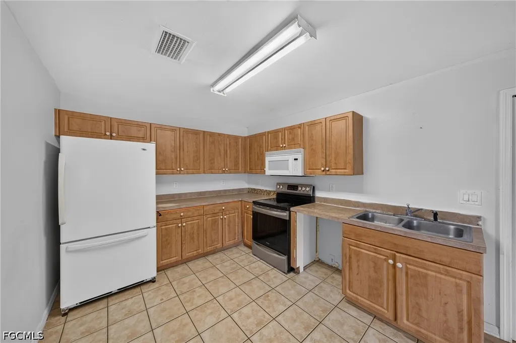 1133/1135 Gordon Avenue S Lehigh Acres FL 33973