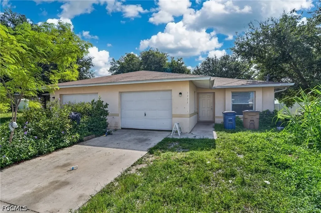 1133/1135 Gordon Avenue S Lehigh Acres FL 33973