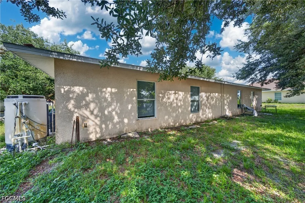 1133/1135 Gordon Avenue S Lehigh Acres FL 33973