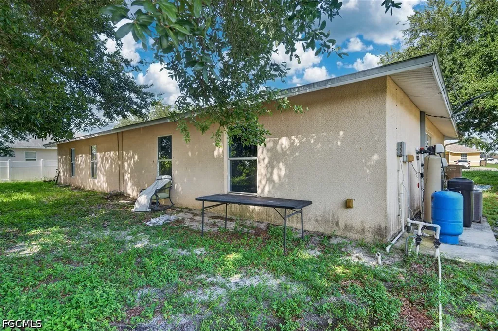 1133/1135 Gordon Avenue S Lehigh Acres FL 33973