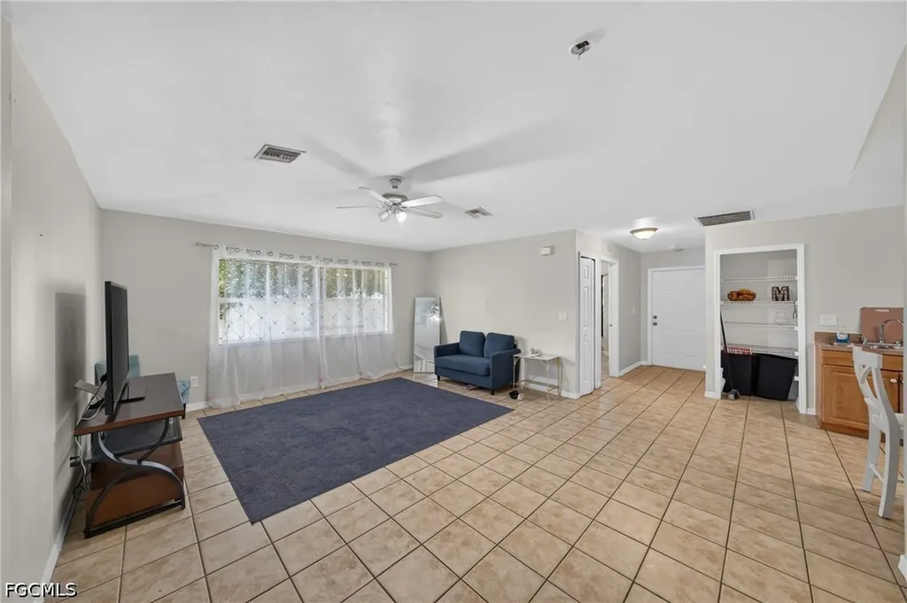 1133/1135 Gordon Avenue S Lehigh Acres FL 33973