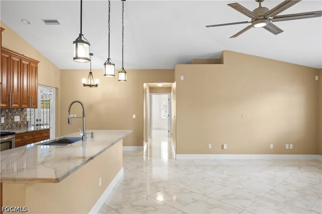 1813 SE 8th Avenue Cape Coral FL 33990