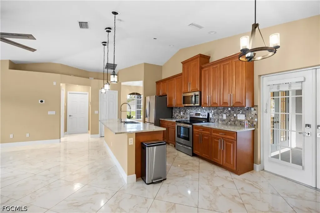 1813 SE 8th Avenue Cape Coral FL 33990