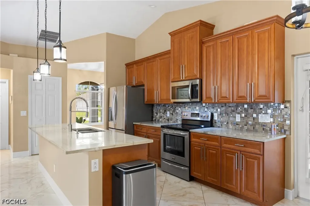 1813 SE 8th Avenue Cape Coral FL 33990