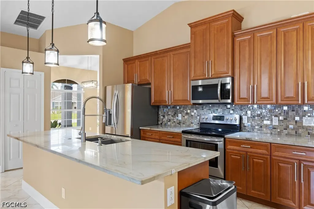 1813 SE 8th Avenue Cape Coral FL 33990