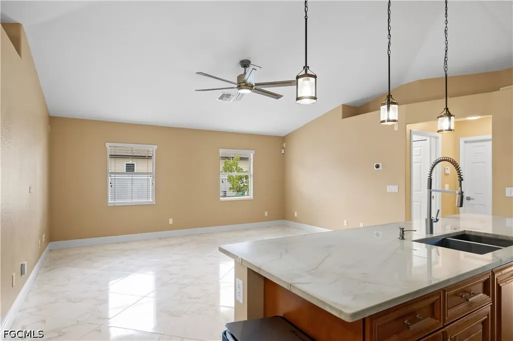 1813 SE 8th Avenue Cape Coral FL 33990
