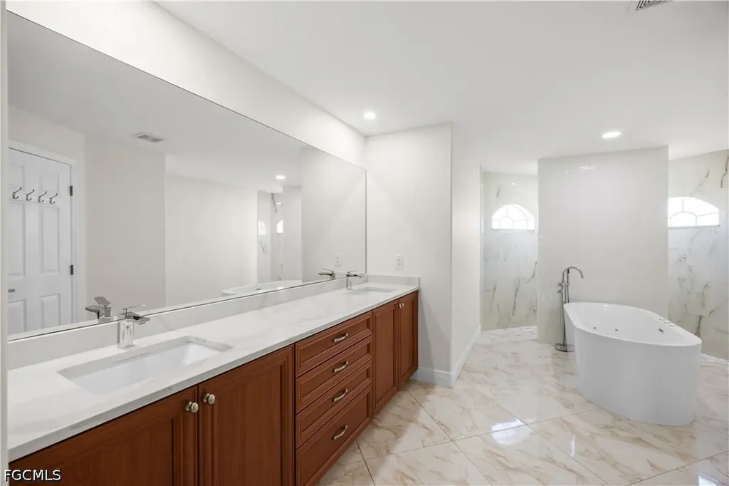 1813 SE 8th Avenue Cape Coral FL 33990