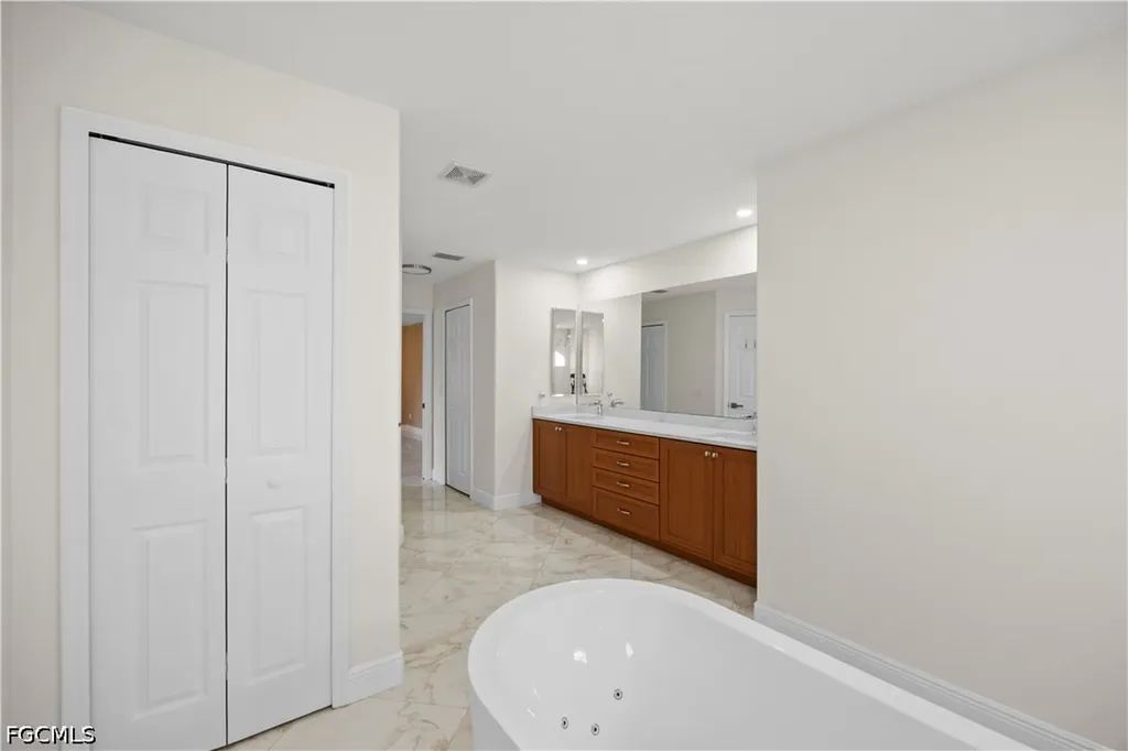 1813 SE 8th Avenue Cape Coral FL 33990