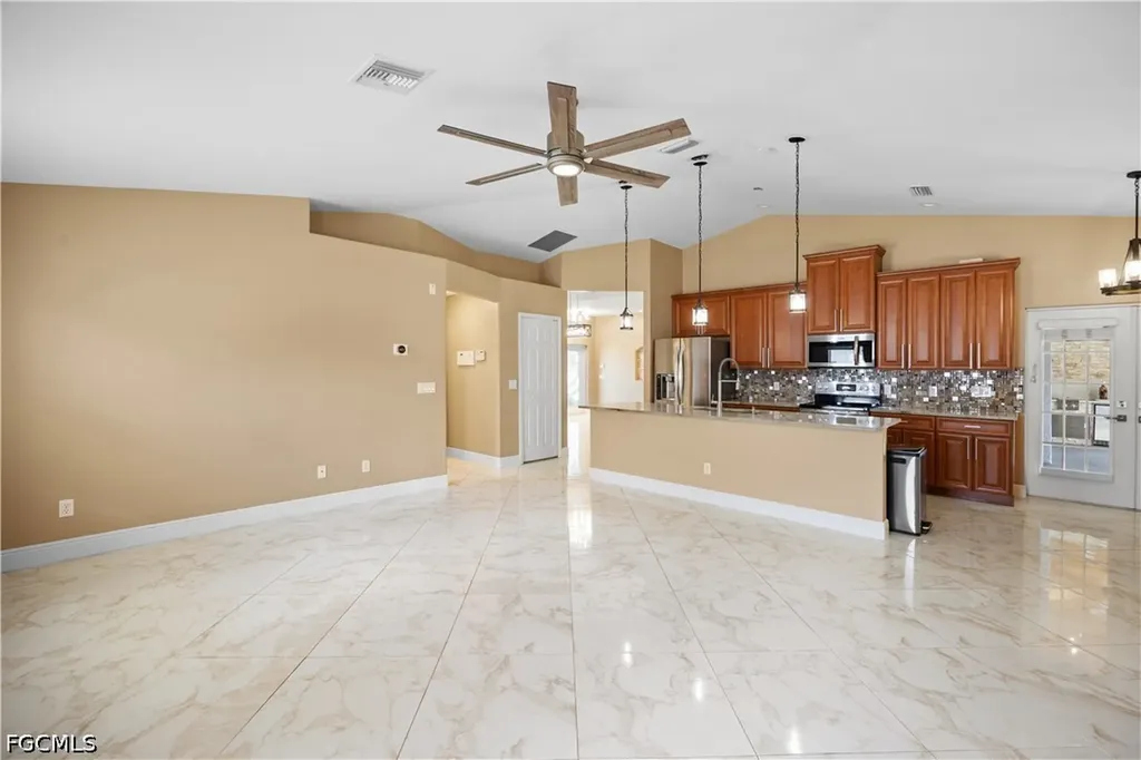 1813 SE 8th Avenue Cape Coral FL 33990