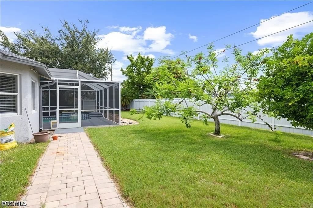 1813 SE 8th Avenue Cape Coral FL 33990