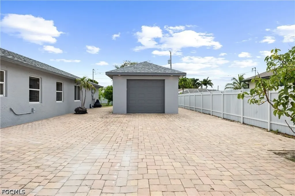 1813 SE 8th Avenue Cape Coral FL 33990