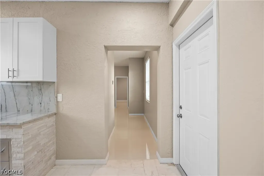 1813 SE 8th Avenue Cape Coral FL 33990