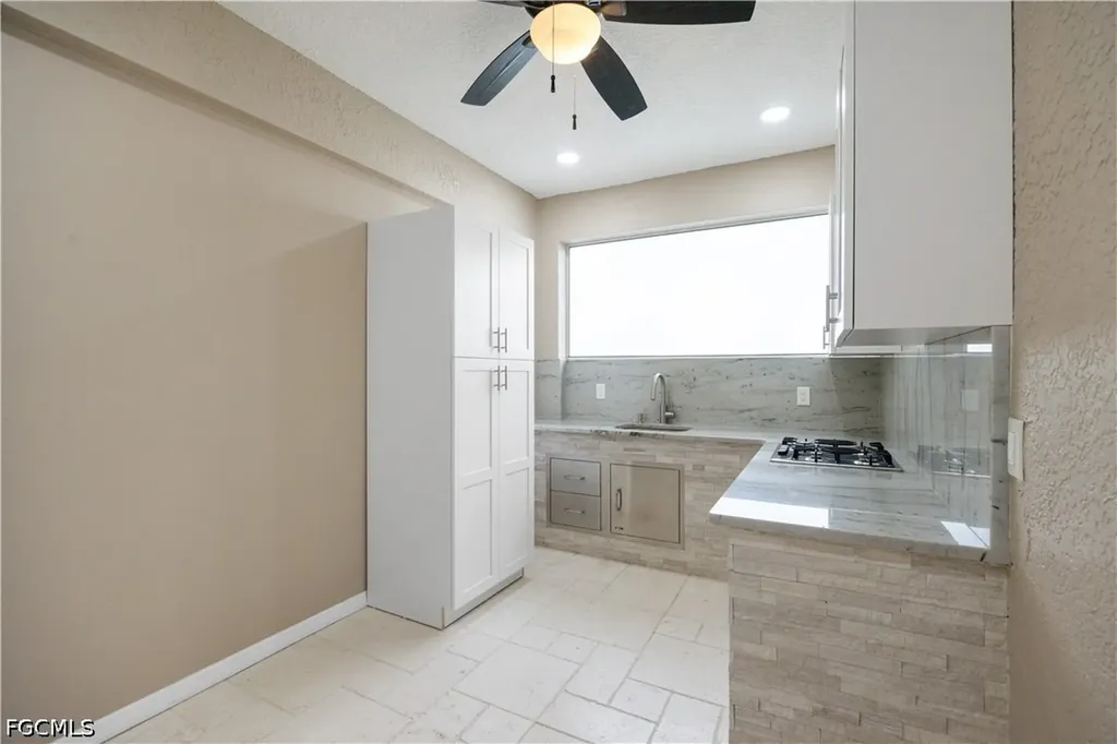 1813 SE 8th Avenue Cape Coral FL 33990