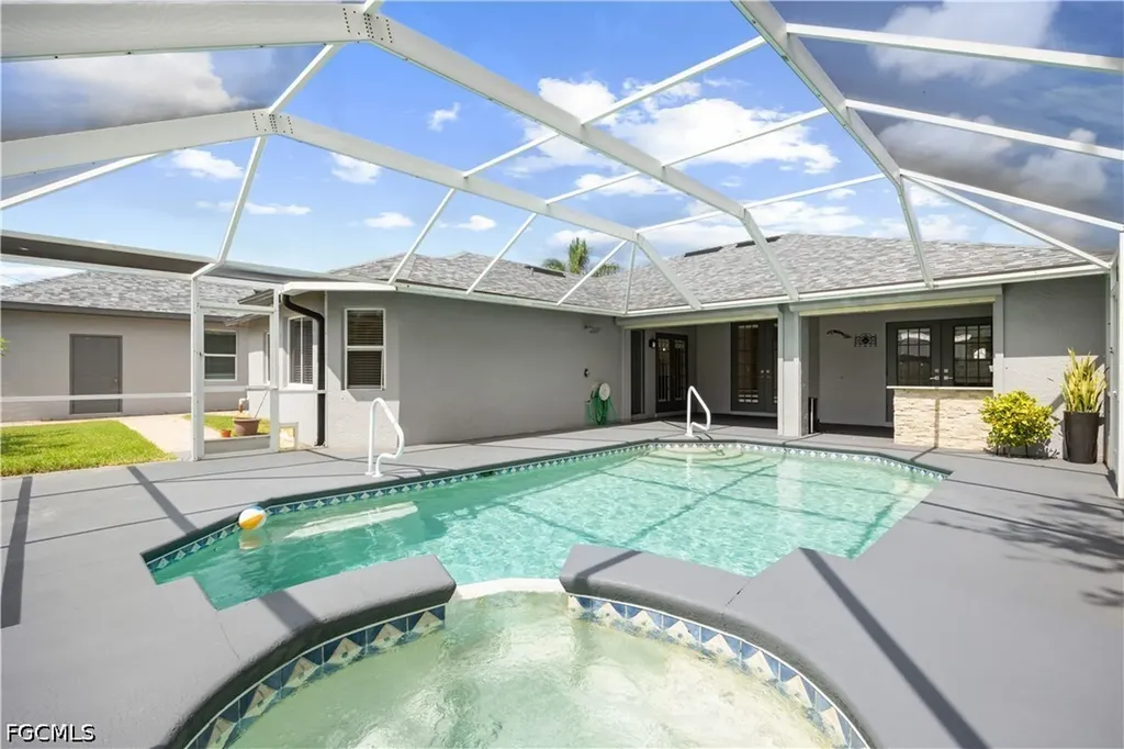 1813 SE 8th Avenue Cape Coral FL 33990