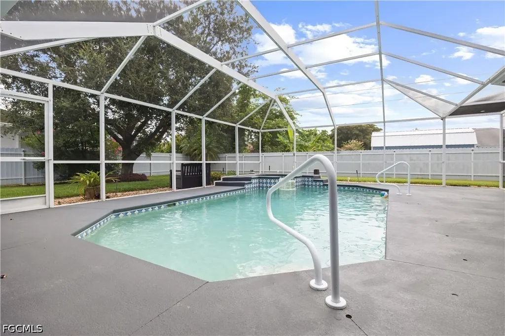 1813 SE 8th Avenue Cape Coral FL 33990