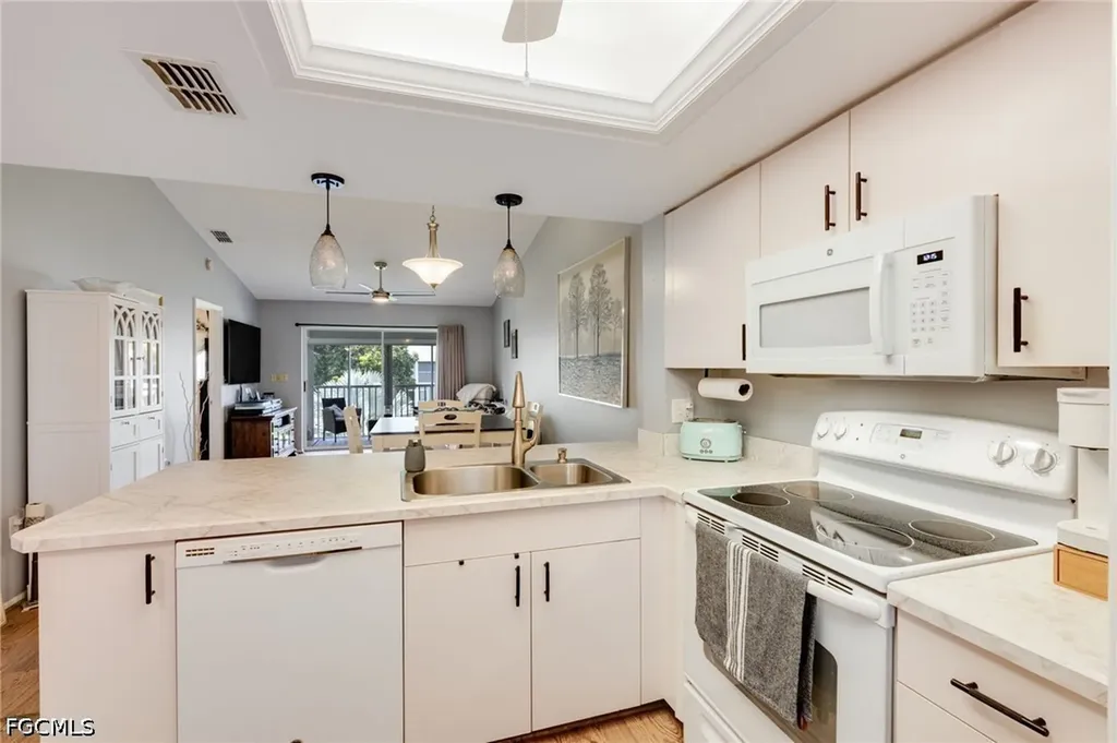 8160 Summerlin Village Circle Fort Myers FL 33919