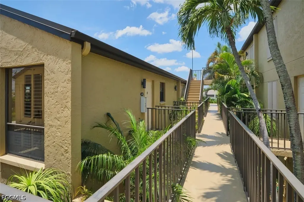 1905 SE 40th Terrace Cape Coral FL 33904