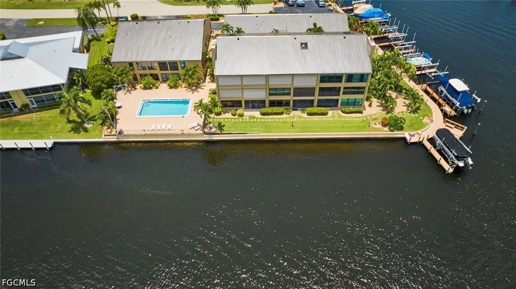 1905 SE 40th Terrace Cape Coral FL 33904