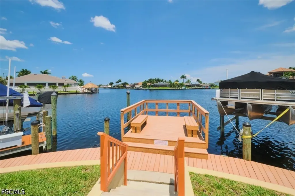 1905 SE 40th Terrace Cape Coral FL 33904